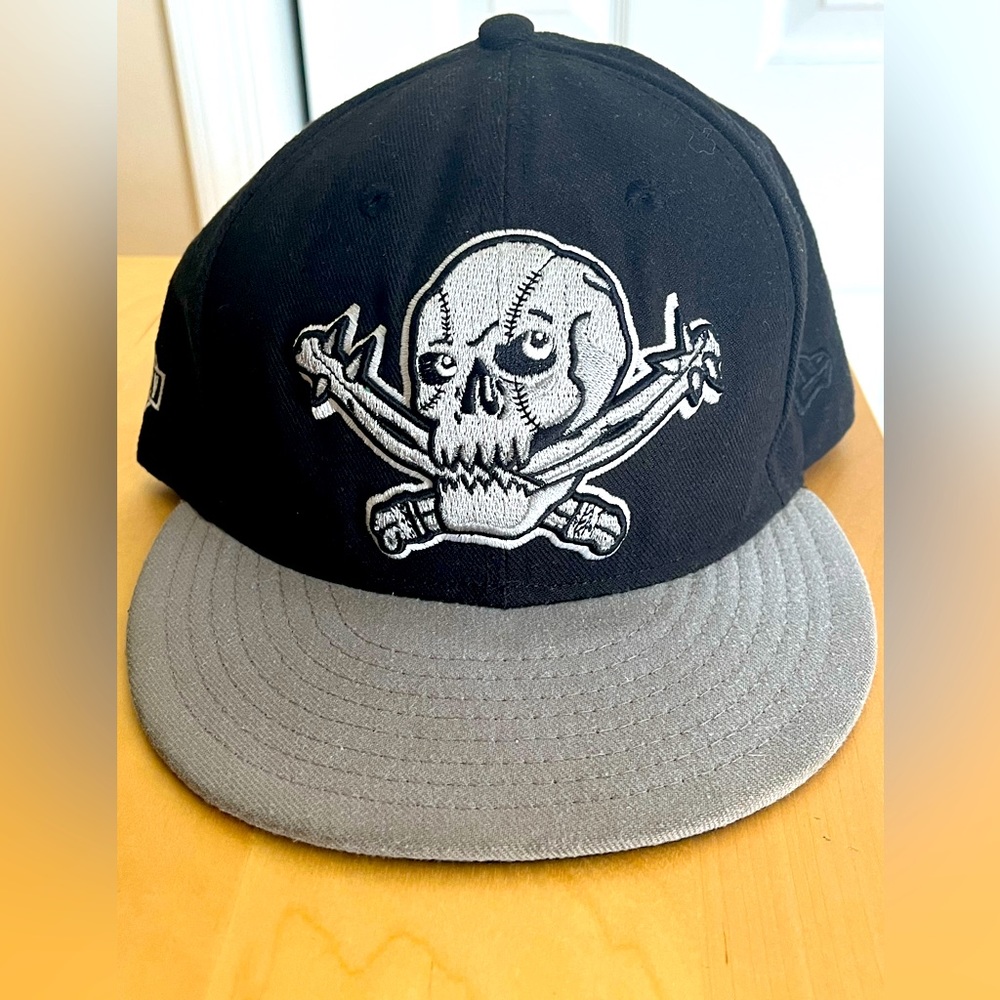 Men’s New Era Skeleton Barbed Wire Bat SnapBack Hat One Size Fits Most